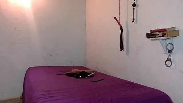 Snapshot of indomitaFox chatting on April 6, 4:46 am indomitaFox online show from April 6, 4:46 am