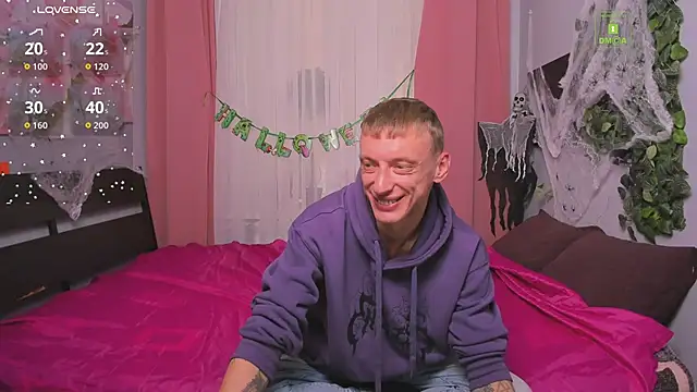 Snapshot of InkedJames chatting on October 14, 10:38 am InkedJames online show from October 14, 10:38 am