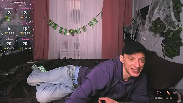 Snapshot of InkedJames chatting on October 22, 9:53 am InkedJames online show from October 22, 9:53 am