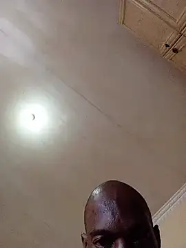 Snapshot of MillanoVenicasa chatting on April 13, 1:38 pm MillanoVenicasa online show from April 13, 1:38 pm