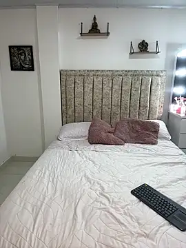 EmiilyEvans  online show from October 20, 2:23 am