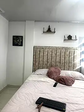 EmiilyEvans  online show from November 7, 10:32 pm