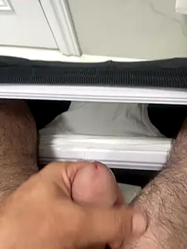 Snapshot of Heros2000 chatting on October 25, 7:38 am Heros2000 online show from October 25, 7:38 am