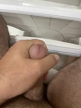 Snapshot of Heros2000 chatting on October 30, 4:25 am Heros2000 online show from October 30, 4:25 am