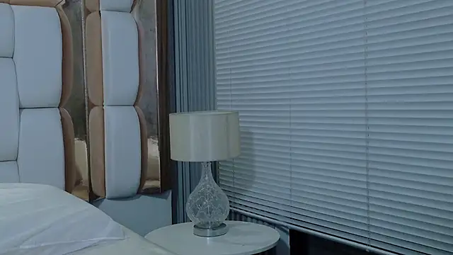 cutepetitee online show from November 12, 8:04 am