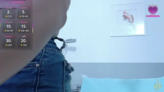 cutepetitee online show from May 19, 7:20 pm