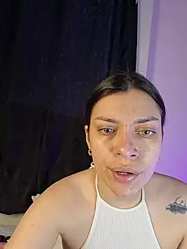 Snapshot of AmaiaSalvatore chatting on May 13, 9:44 pm AmaiaSalvatore online show from May 13, 9:44 pm