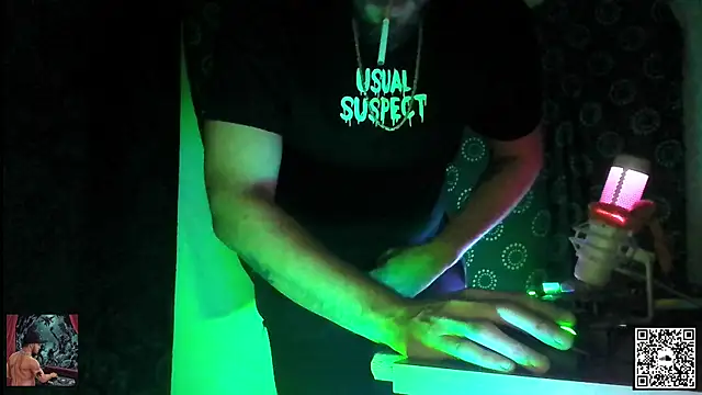 Snapshot of DjDiCKmannOnE chatting on October 20, 8:31 pm DjDiCKmannOnE online show from October 20, 8:31 pm