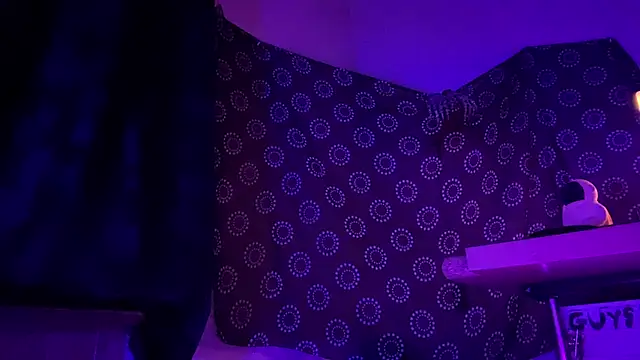 Snapshot of DjDiCKmannOnE chatting on February 25, 11:14 pm DjDiCKmannOnE online show from February 25, 11:14 pm