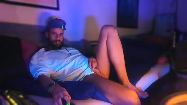 Snapshot of DjDiCKmannOnE chatting on March 19, 2:48 am DjDiCKmannOnE online show from March 19, 2:48 am