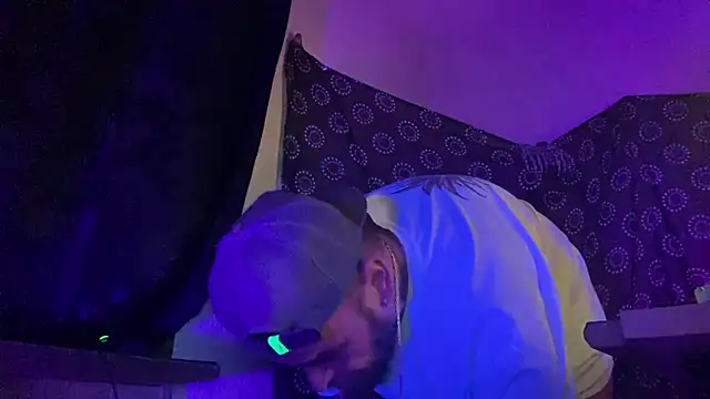 Snapshot of DjDiCKmannOnE chatting on March 21, 7:17 pm DjDiCKmannOnE online show from March 21, 7:17 pm