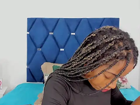 Snapshot of Pauline_Fox chatting on October 13, 12:10 am Pauline Fox online show from October 13, 12:10 am