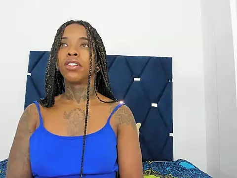 Snapshot of Pauline_Fox chatting on October 15, 12:11 am Pauline Fox online show from October 15, 12:11 am