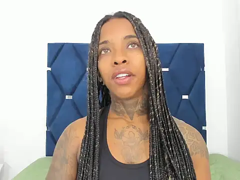 Snapshot of Pauline_Fox chatting on October 18, 1:52 am Pauline Fox online show from October 18, 1:52 am