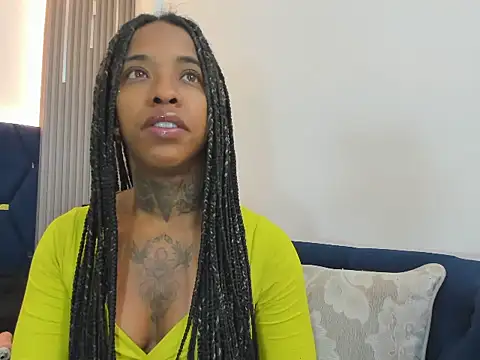 Snapshot of Pauline_Fox chatting on October 21, 1:17 am Pauline Fox online show from October 21, 1:17 am