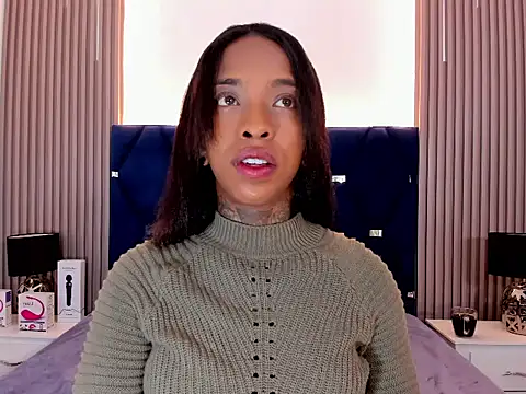 Snapshot of Pauline_Fox chatting on October 27, 12:47 am Pauline Fox online show from October 27, 12:47 am