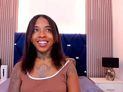 Snapshot of Pauline_Fox chatting on October 28, 2:26 am Pauline Fox online show from October 28, 2:26 am