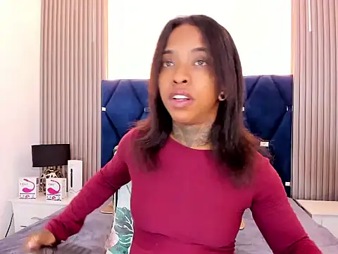 Snapshot of Pauline_Fox chatting on October 31, 12:55 am Pauline Fox online show from October 31, 12:55 am