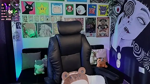 Yuhwan  online show from November 8, 8:18 pm