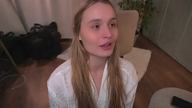 lisa schiele online show from February 3, 2:53 am