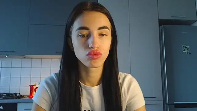 EvaMelnik online show from September 22, 2:30 pm