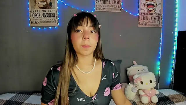 Snapshot of emma_grays2 chatting on July 2, 12:22 pm emma grays2 online show from July 2, 12:22 pm