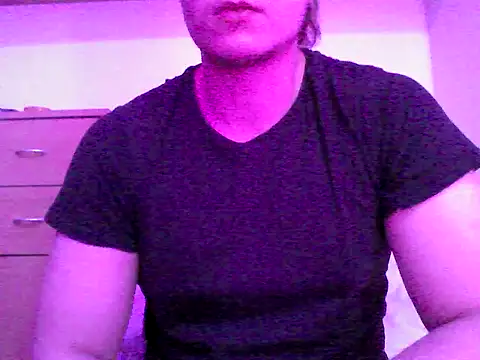 Snapshot of Andyl1 chatting on February 28, 7:04 pm Andyl1 online show from February 28, 7:04 pm