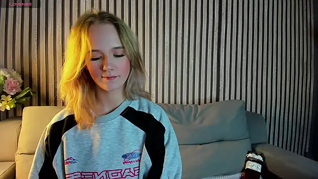 Snapshot of Casey_Sweeet chatting on September 29, 8:08 am Casey Sweeet online show from September 29, 8:08 am