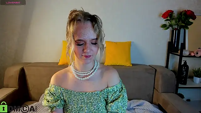 Snapshot of Casey_Sweeet chatting on October 6, 1:14 am Casey Sweeet online show from October 6, 1:14 am