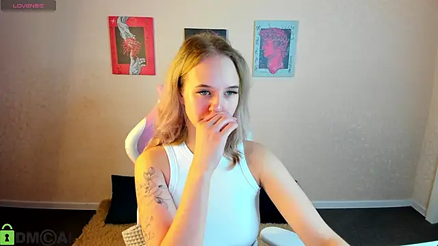 Snapshot of Casey_Sweeet chatting on October 12, 1:04 am Casey Sweeet online show from October 12, 1:04 am