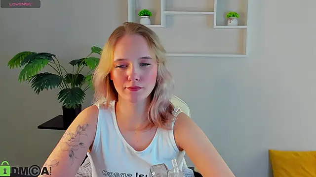 Snapshot of Casey_Sweeet chatting on October 15, 2:50 pm Casey Sweeet online show from October 15, 2:50 pm