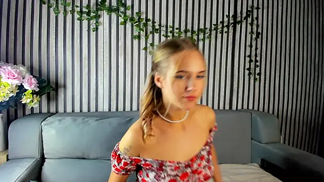 Snapshot of Casey_Sweeet chatting on November 6, 5:14 pm Casey Sweeet online show from November 6, 5:14 pm