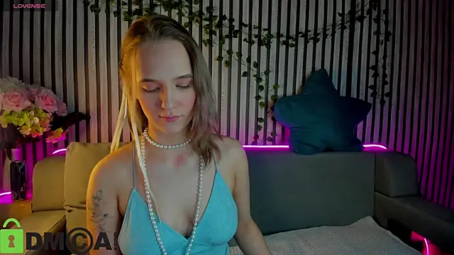 Snapshot of Casey_Sweeet chatting on December 17, 4:02 pm Casey Sweeet online show from December 17, 4:02 pm