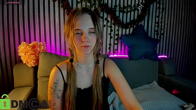 Snapshot of Casey_Sweeet chatting on January 6, 11:29 pm Casey Sweeet online show from January 6, 11:29 pm