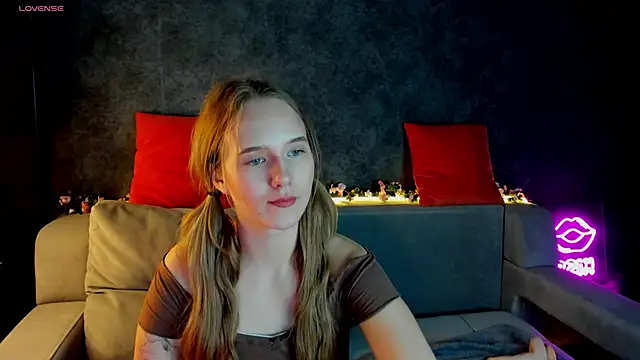 Snapshot of Casey_Sweeet chatting on February 4, 1:39 pm Casey Sweeet online show from February 4, 1:39 pm