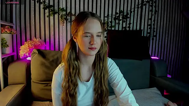 Snapshot of Casey_Sweeet chatting on February 11, 12:04 am Casey Sweeet online show from February 11, 12:04 am