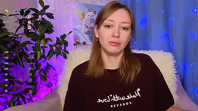 Snapshot of evashiny_ chatting on January 6, 3:32 am evashiny online show from January 6, 3:32 am