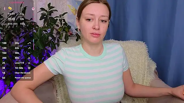 Snapshot of evashiny_ chatting on February 5, 3:11 am evashiny online show from February 5, 3:11 am