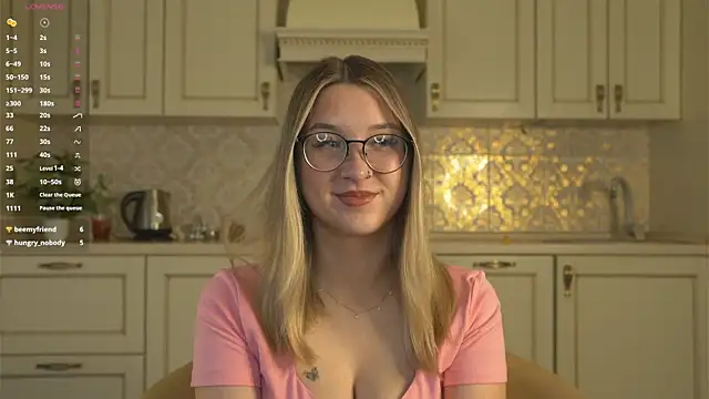 Snapshot of DarelleFaux chatting on September 14, 3:16 am DarelleFaux online show from September 14, 3:16 am