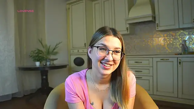 Snapshot of DarelleFaux chatting on October 22, 3:07 am DarelleFaux online show from October 22, 3:07 am