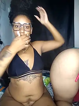 Snapshot of Vale_Nikol21 chatting on April 8, 11:48 pm Vale Nikol21 online show from April 8, 11:48 pm