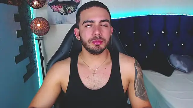 adamhairy online show from May 18, 7:52 pm
