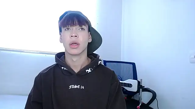 Snapshot of lucky_stricke chatting on September 18, 8:44 pm lucky stricke online show from September 18, 8:44 pm