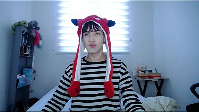 Snapshot of lucky_stricke chatting on September 20, 8:43 pm lucky stricke online show from September 20, 8:43 pm