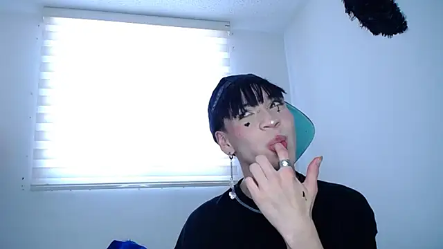 Snapshot of lucky_stricke chatting on October 1, 8:59 pm lucky stricke online show from October 1, 8:59 pm