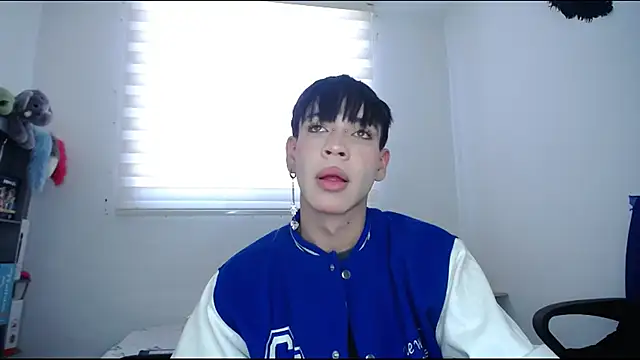 Snapshot of lucky_stricke chatting on October 2, 8:05 pm lucky stricke online show from October 2, 8:05 pm