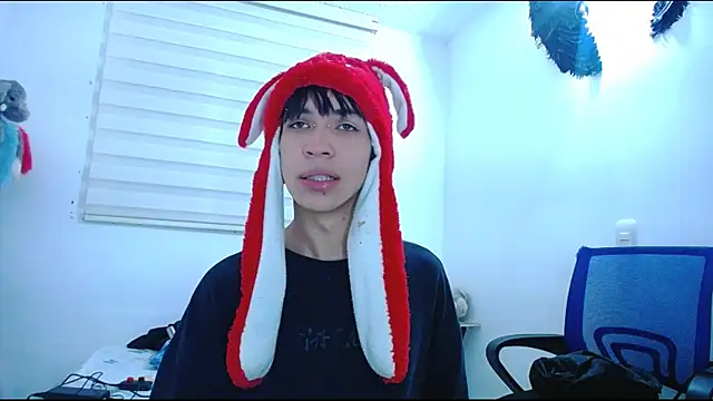 Snapshot of lucky_stricke chatting on October 14, 4:46 am lucky stricke online show from October 14, 4:46 am