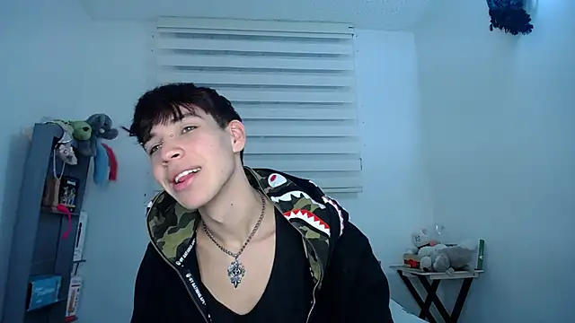 Snapshot of lucky_stricke chatting on October 18, 3:20 am lucky stricke online show from October 18, 3:20 am