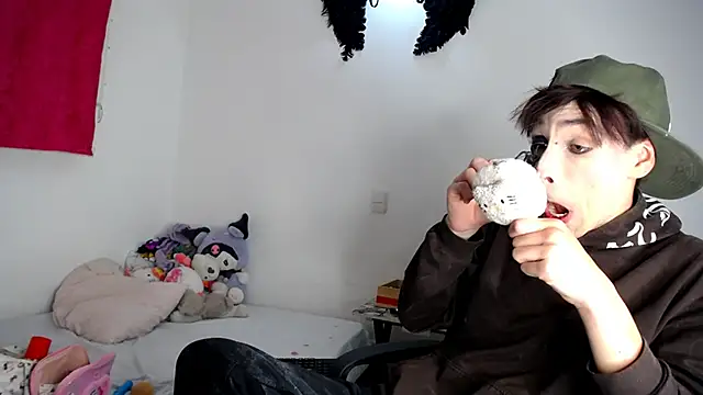 Snapshot of lucky_stricke chatting on October 25, 3:58 am lucky stricke online show from October 25, 3:58 am