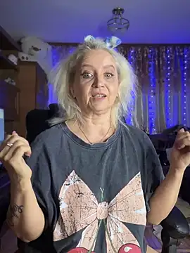 SquirtMilf00 online show from January 6, 5:41 am